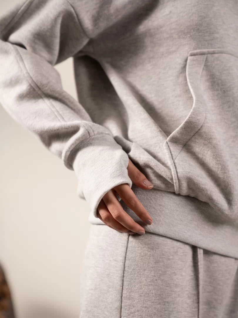 Closer view of the Kangroo Heather Grey sweatshirt highlighting its oversized kangaroo pocket and soft fabric.