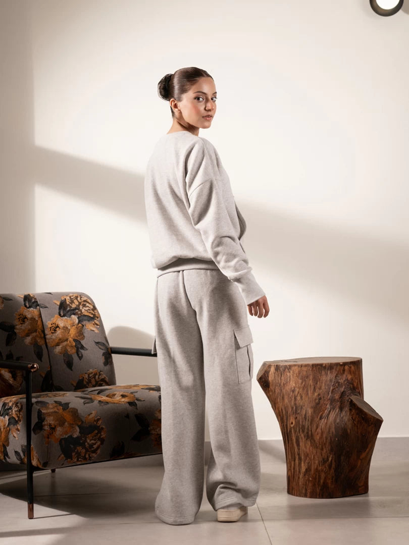 Back three-quarter view of the Kangroo Heather Grey winter matching set with a long-sleeve sweatshirt and cargo trousers.